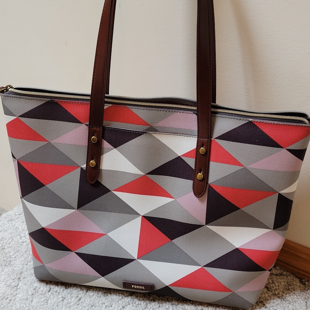 Fossil, tote, orange, gray, geometric pattern